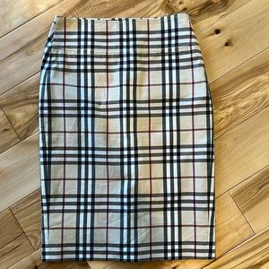Burberry London Pencil Skirt UK 4, USA 2 Made in Italy
